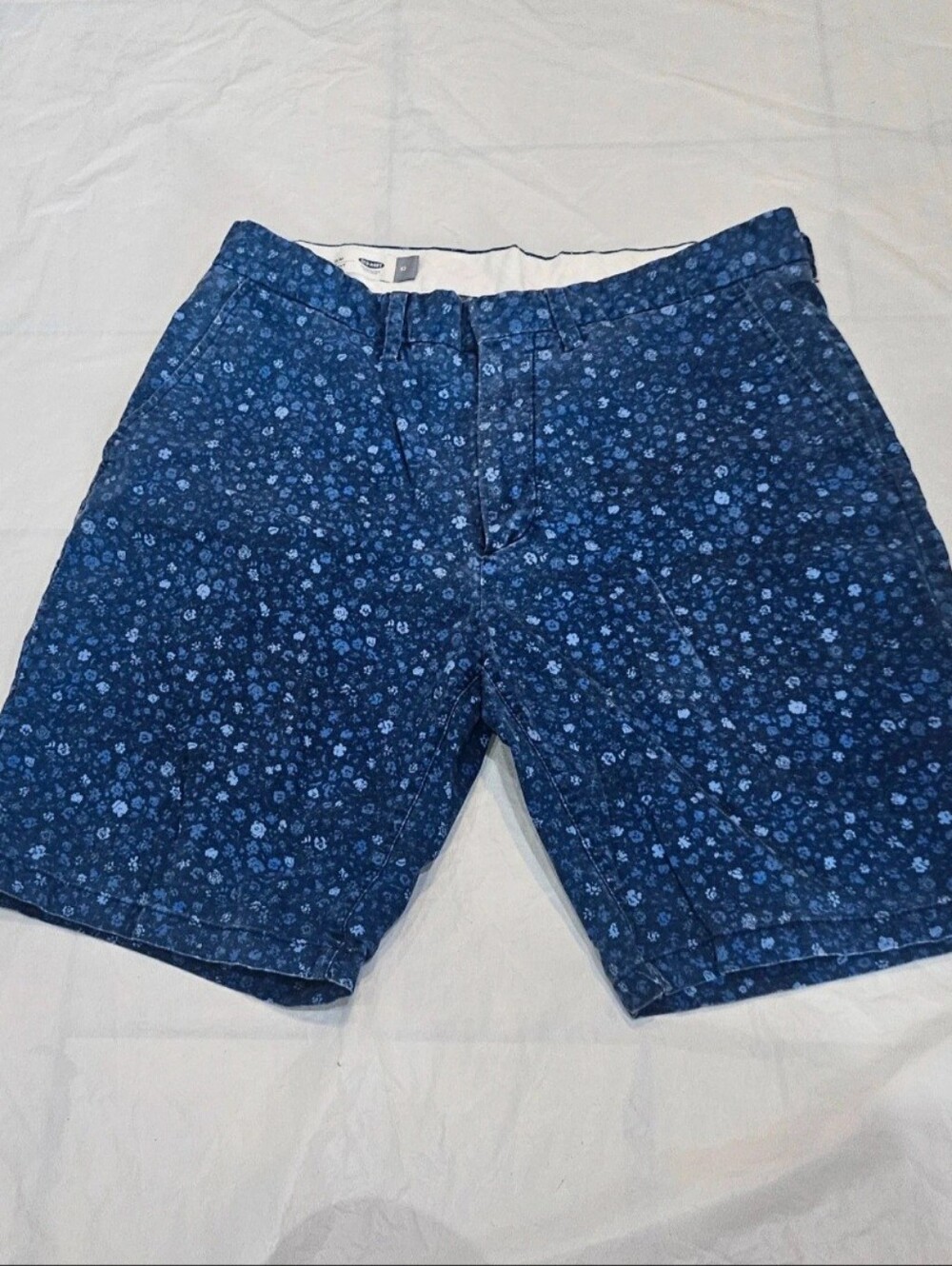 Old Navy Blue Mens Shorts. Sz 32